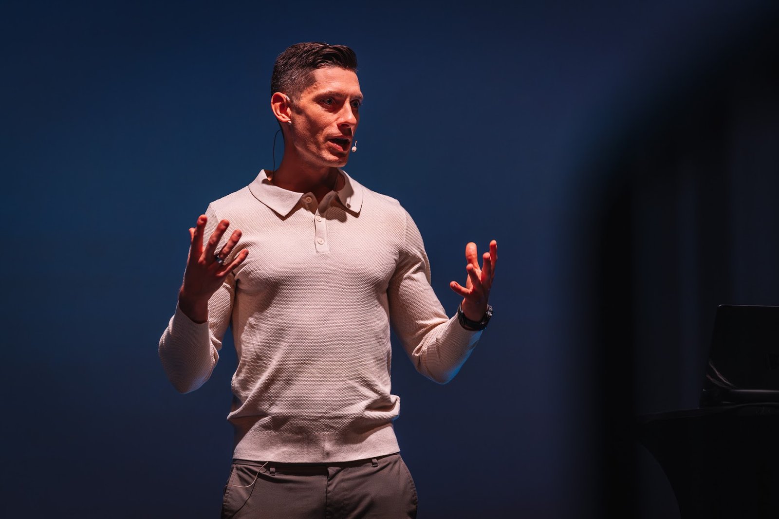 Alexis Alcalá speaking on stage