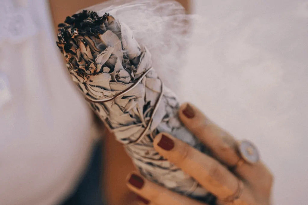 8 tips to smudge effectively and 11 reasons why it is beneficial
